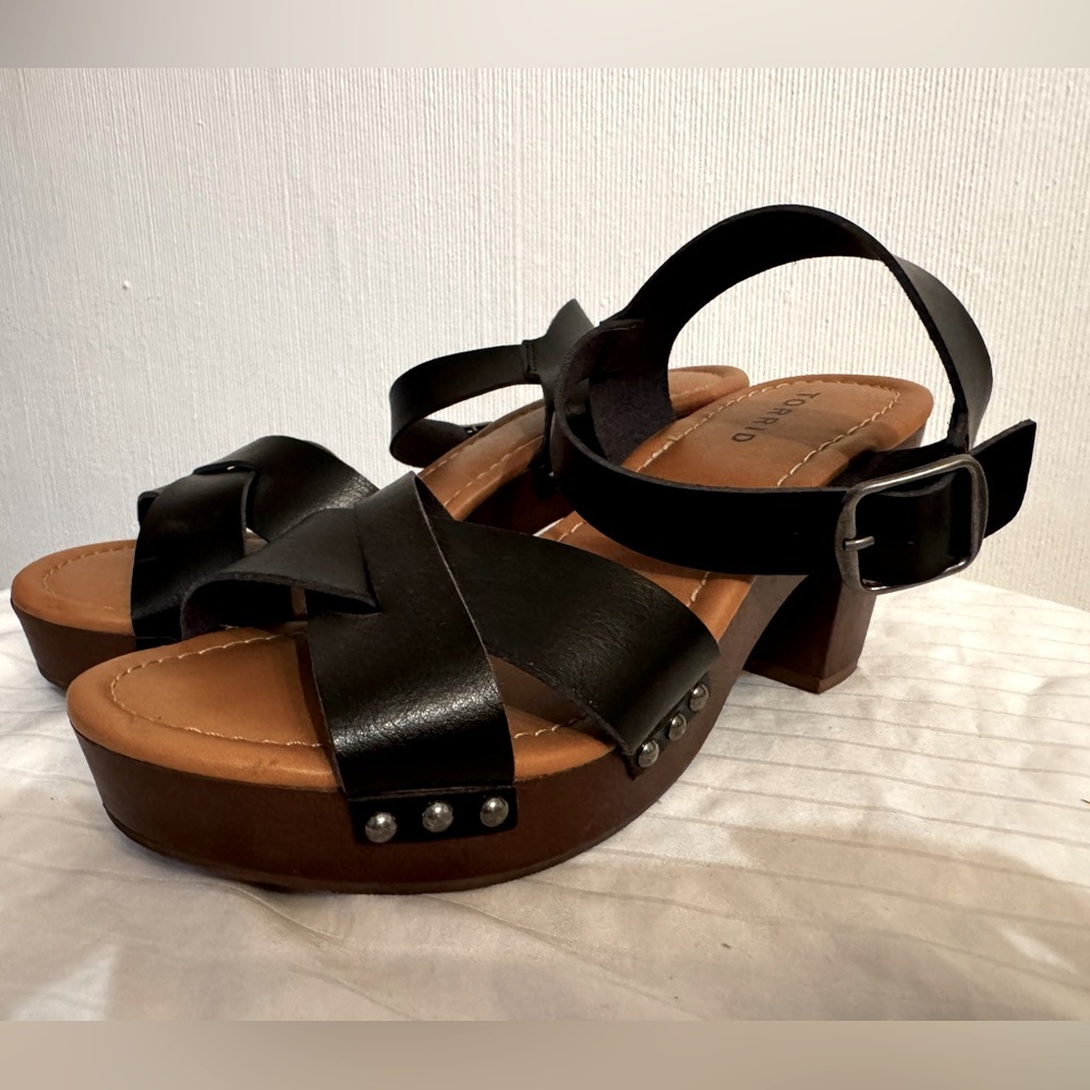 Torrid Sz 10 Black Vegan Leather Sandals Worn Once